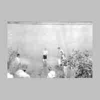 020-0060 Badefreuden im Pregel 1940. Im Bild Guenter Albien und Schwester Hilde,.jpg